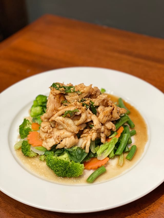 Sauteed Garlic Sauce Lunch Special.